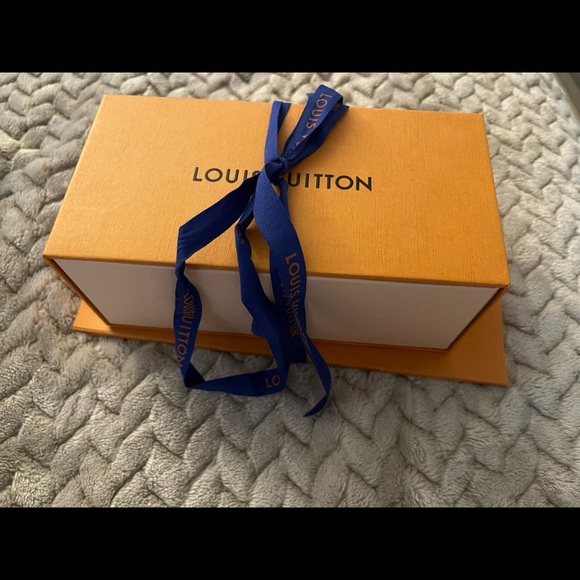 Louis Vuitton Cat Eye Sunglasses - Picture 11 of 12